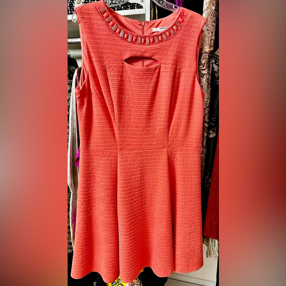 Elegant and Stretchy Salmon / Peach-colored Dress 👗 size 18